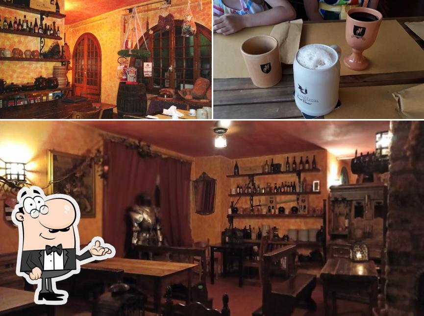 Gli interni di Ai Secoli Bui