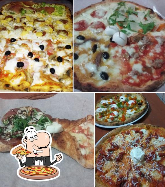Get pizza at Pizzeria da Gigi