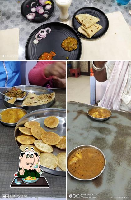 Food at Rajubhai Purishak