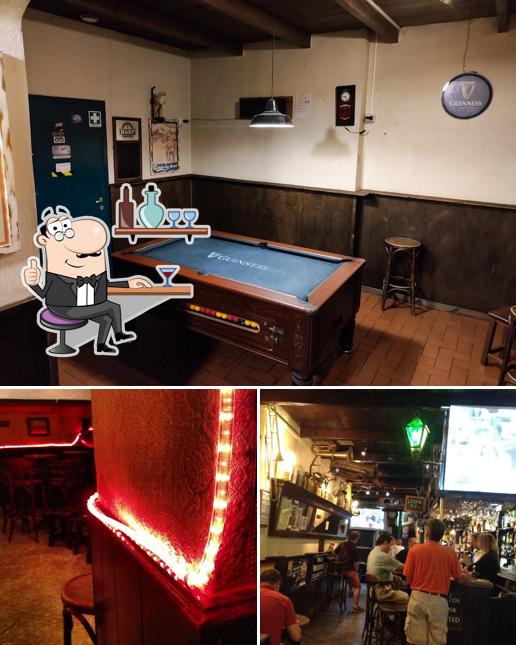 Gli interni di The Fiddler's Elbow Irish Pub