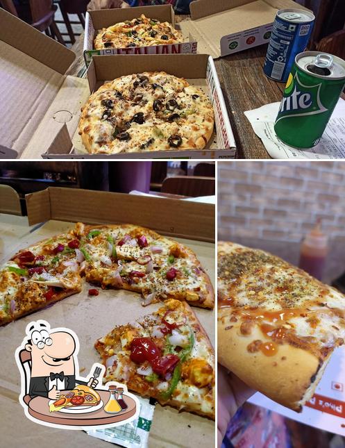 Pick pizza at La Pino'z Pizza - Golghar Gorakhpur