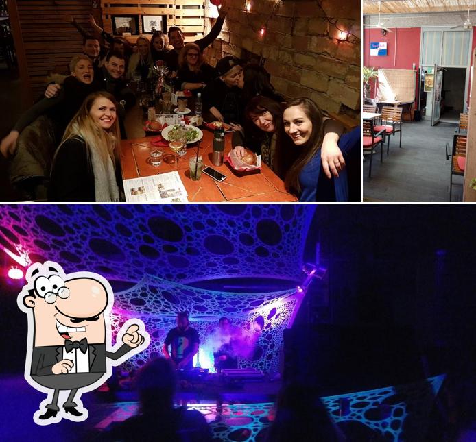 Gli interni di Moment Bar