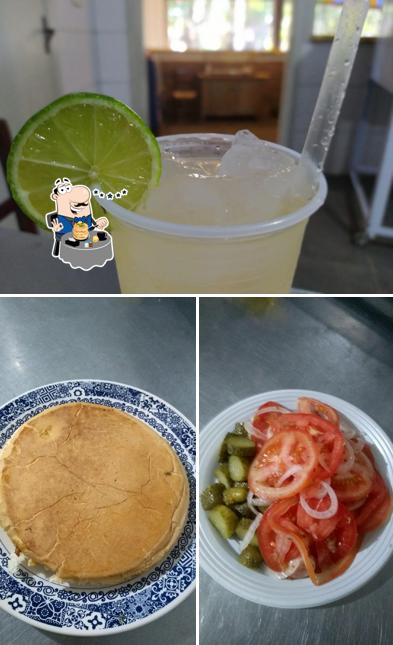 A comida e bebida do restaurante