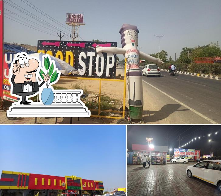 The exterior of Mashoor choti wala restaurants