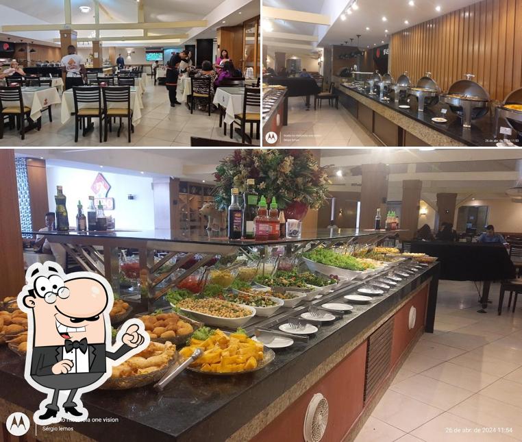 O interior do Leitão Churrascaria Rodízio