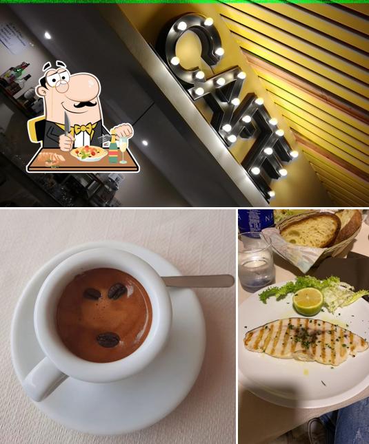 La cibo e interni del ristorante