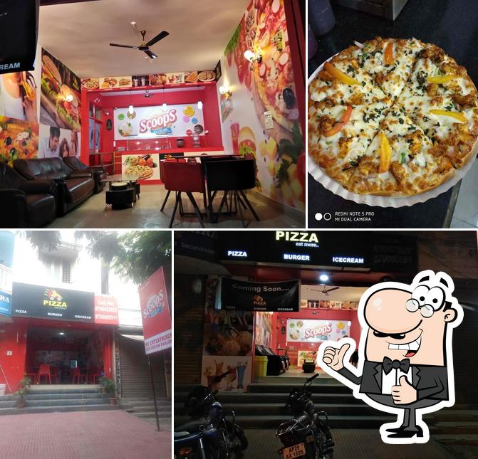 SLICE PIZZA EAT MORE....