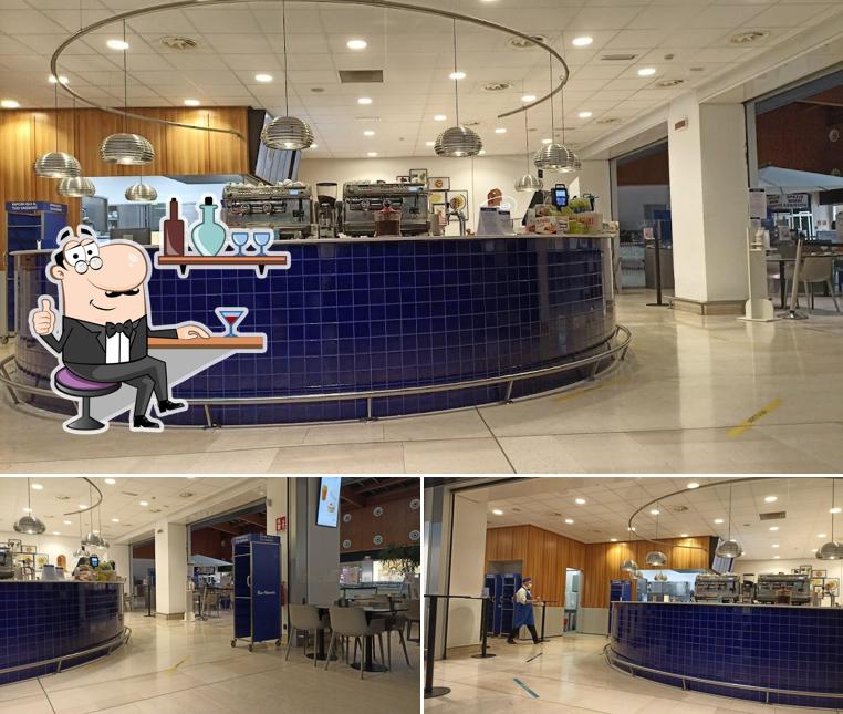 Gli interni di Bar Atlantic