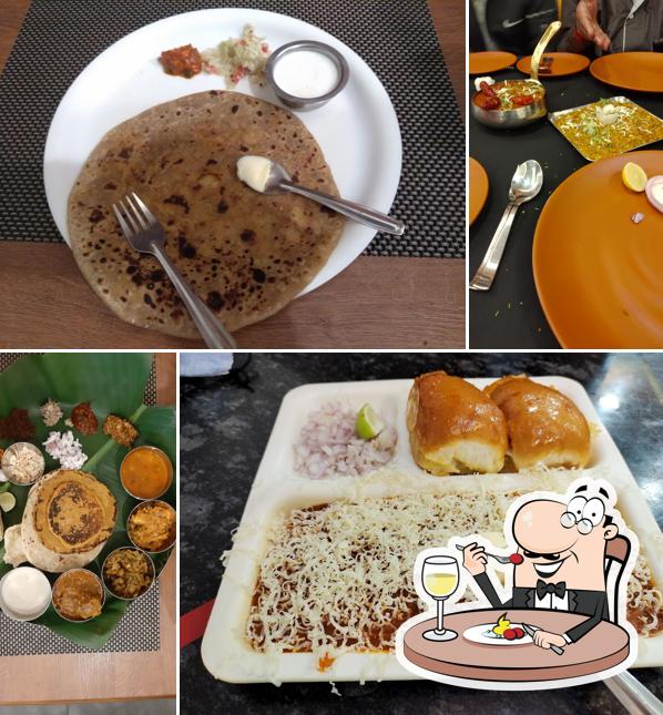 Meals at Mai Marathi Shri Mahalaxmi Mahila Gruh Udhayog