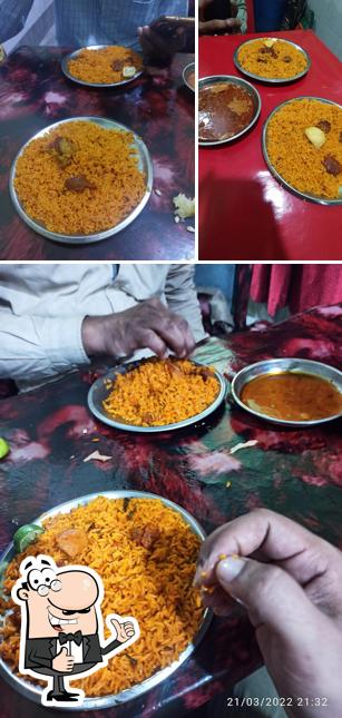 Here's a picture of Alhamdulillah Tahari Hotel