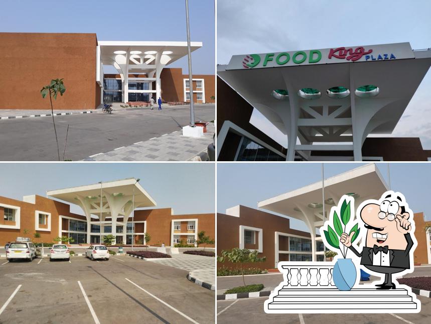 The exterior of Rest Area Shopping Centre And Petrol Pump at Lucknow-Agra Expressway