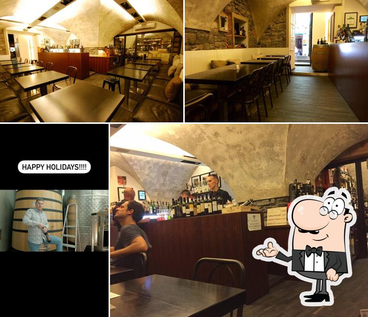 Dai un'occhiata agli interni di Wine Bar Aperitivo Et Al