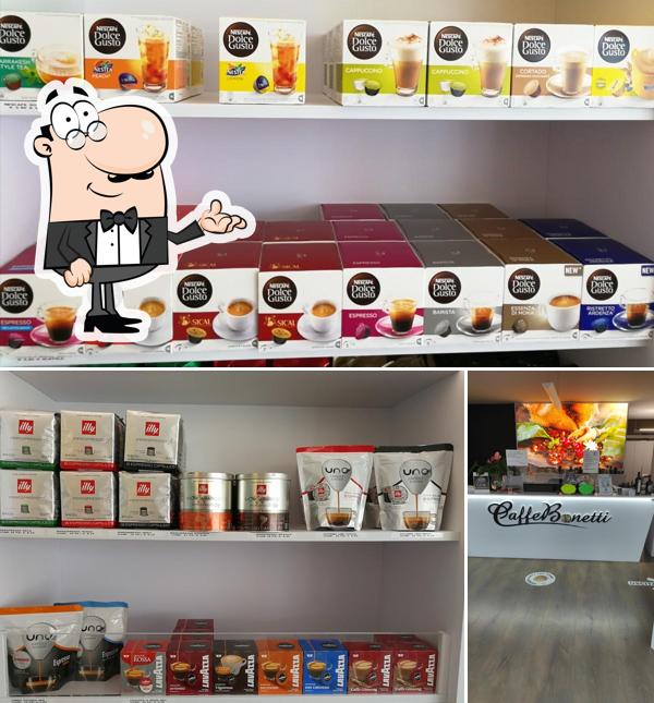 Dai un'occhiata agli interni di Caffebonetti Store - Vendita Di Capsule Da Caffè Essse Mokador Caffitaly System