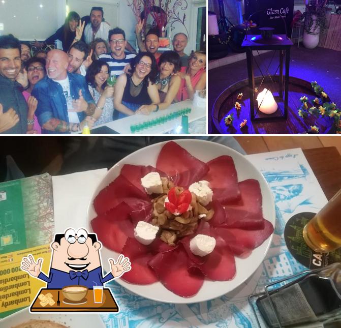 Questa è la immagine che mostra la cibo e bevanda di Glam’s café