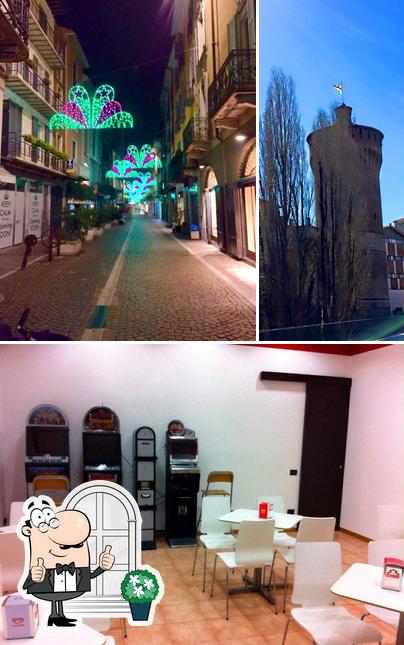 La foto della esterno e interni di Bar Municipio Caffè