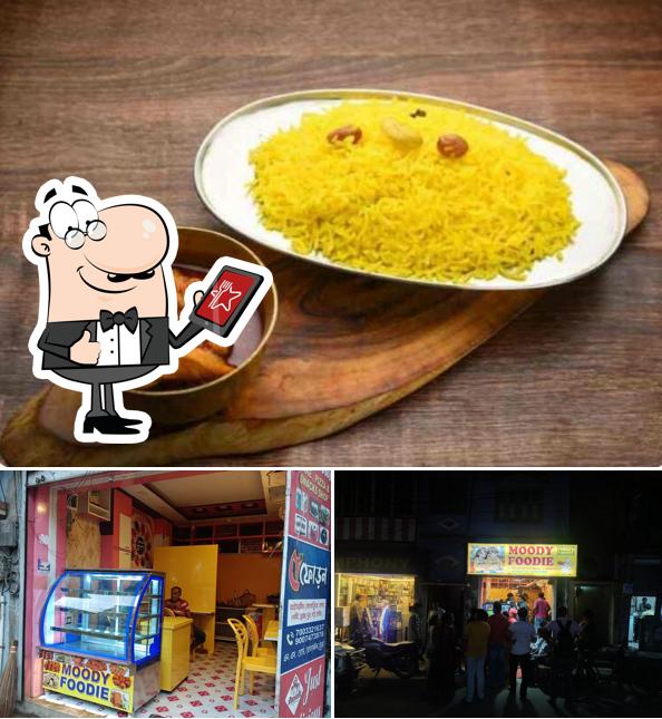 The exterior of Moody Foodie (Chinsurah)