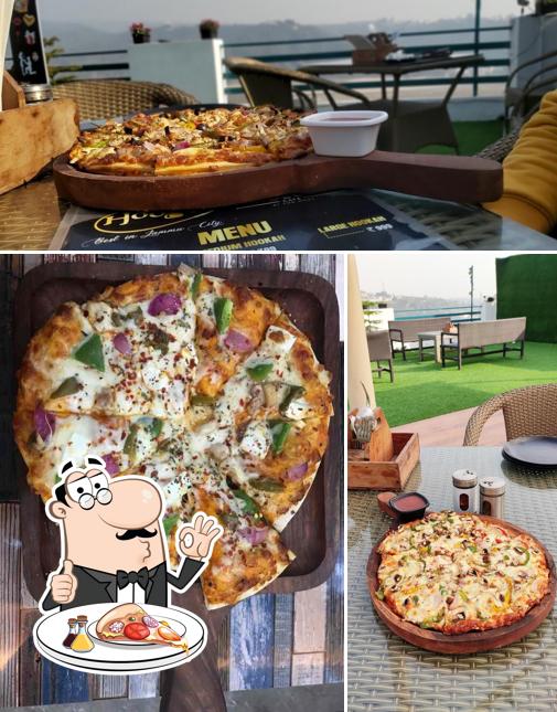 Get pizza at Gandola