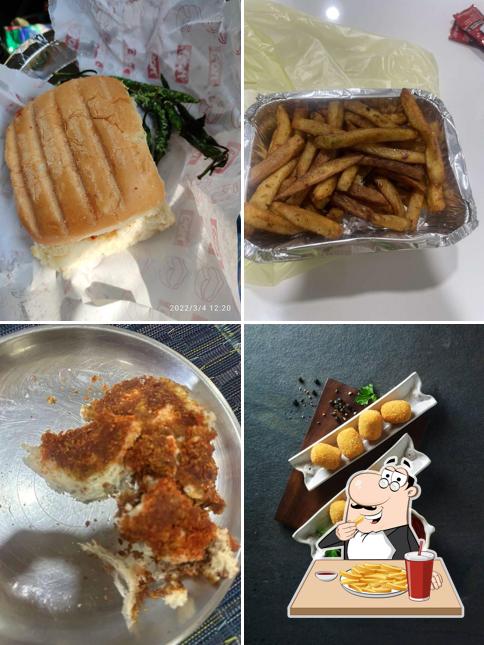 French fries at Goli Vada Pav no.1