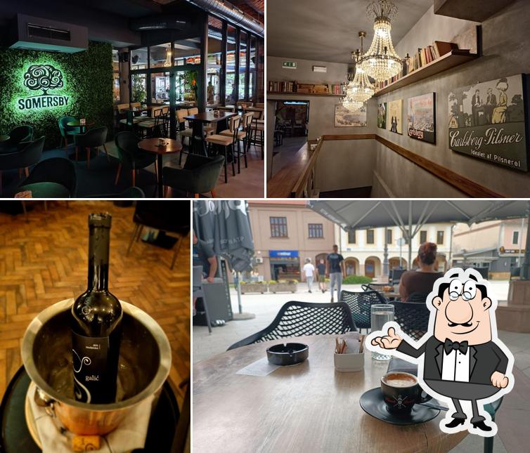 Siediti a un tavolo di Excellent PUB