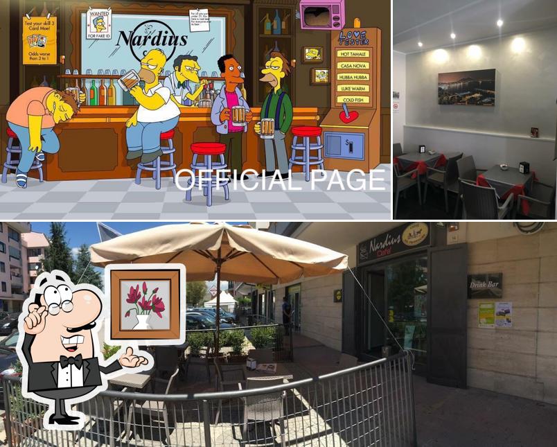 Dai un'occhiata agli interni di Nardius Cafe