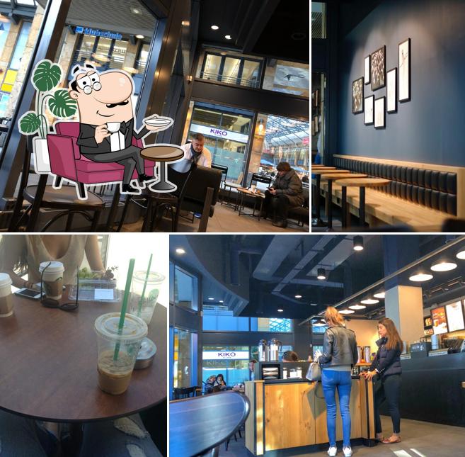 Gli interni di Starbucks