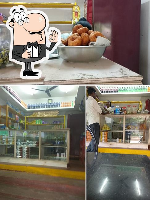 Here's a pic of Veena Tea Stall & Snacks