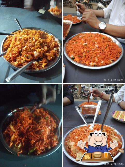 Food at Dwarka Hot Pot