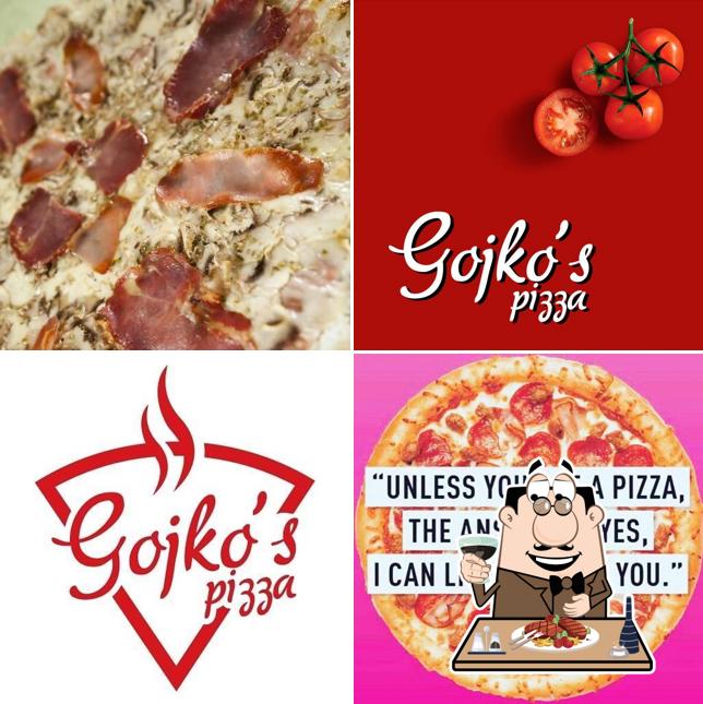 Gojko's pizza sert des plats à base de viande