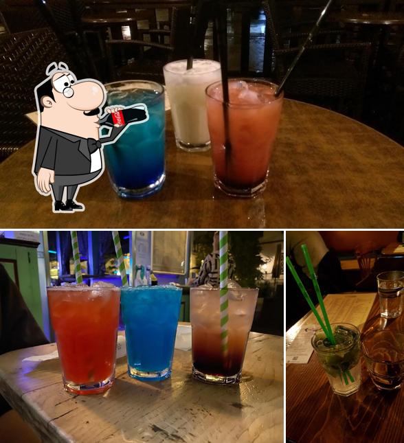 Goditi un drink a Parlament pub