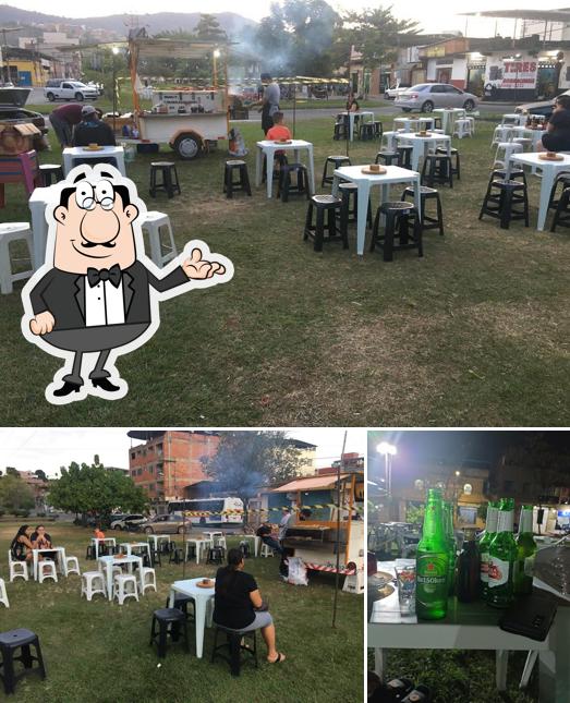 Entre diferentes coisas, interior e comida podem ser encontrados a Churrasquinho do Jair - Bethânia
