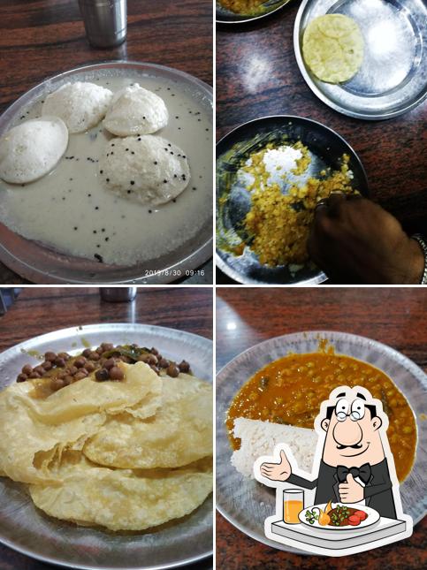 Food at Puttu Kada