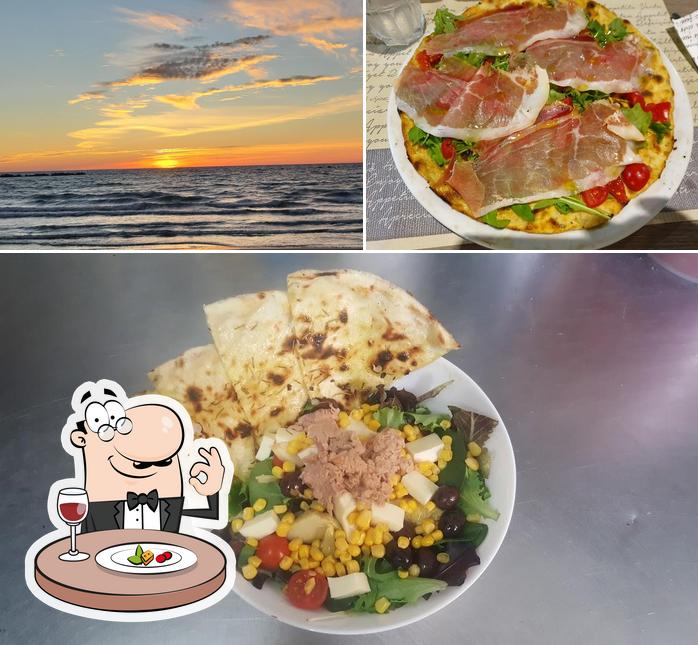 Tra le varie cose da PIZZERIA OLINDO si possono trovare la cibo e esterno