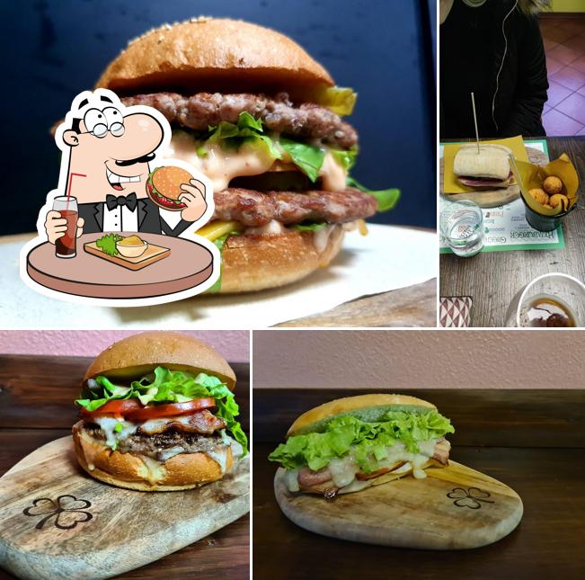 Concediti un bell'hamburger a Green Clover IrishPub