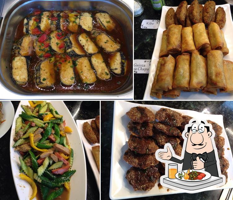 Comida em Restaurante Ron Qial