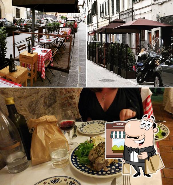 La immagine di esterno e tavolo da pranzo da Cantinetta Allegri 'Trattoria Fiorentina'