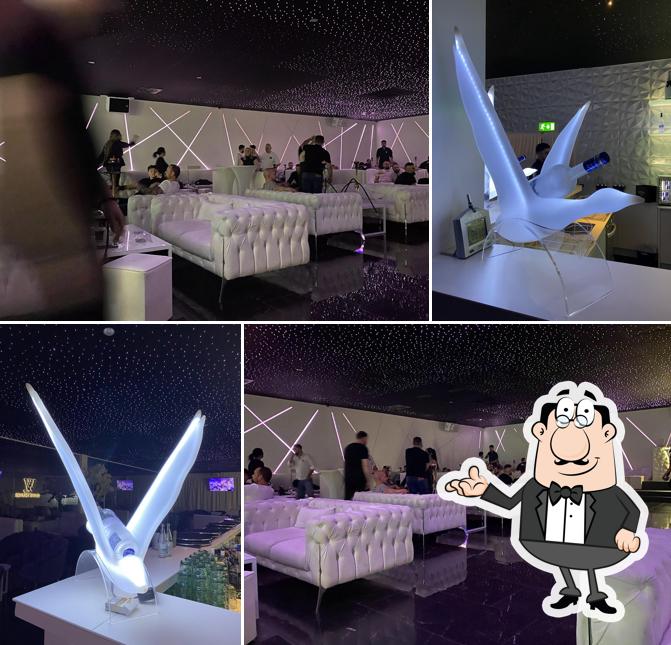 Dai un'occhiata agli interni di White Lounge