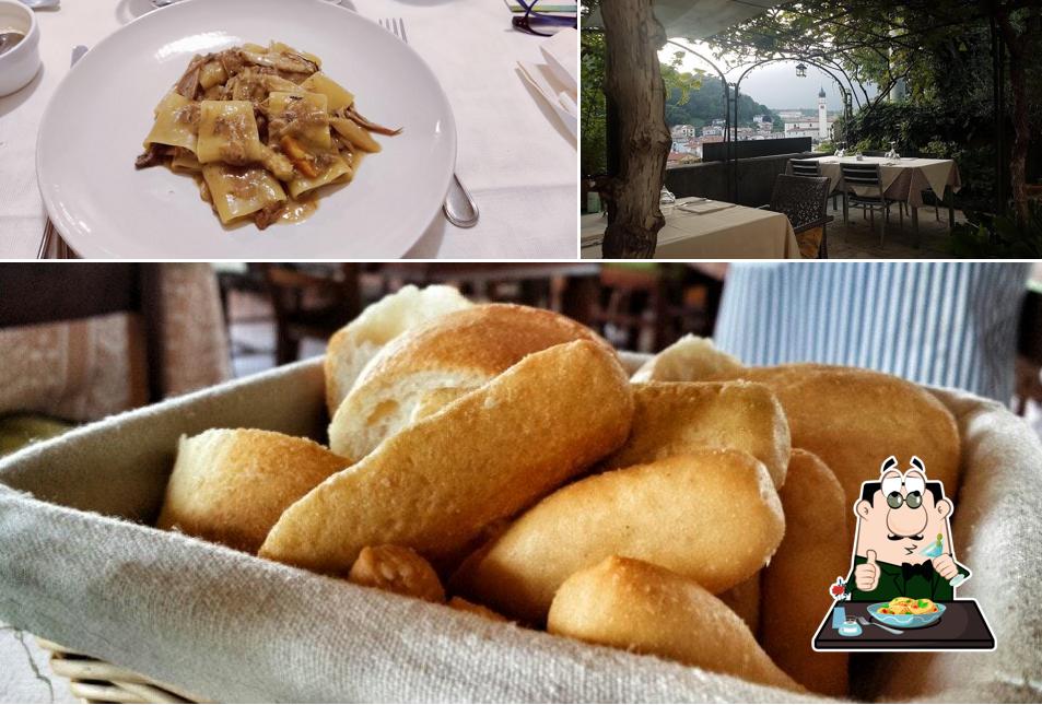 Albergo ai Pini si caratterizza per la cibo e interni