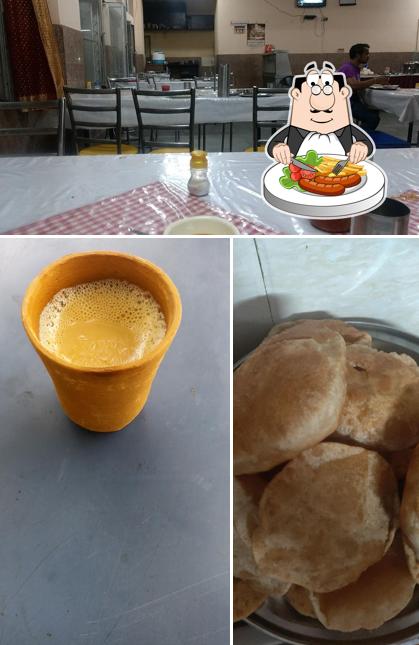 The photo of Food court’s food and interior