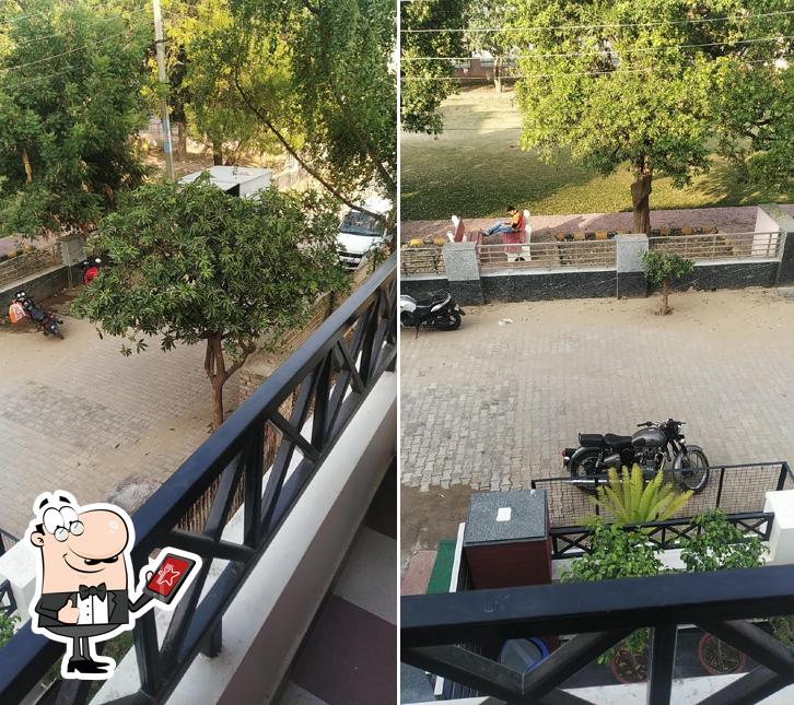 Check out how Ahli's pizza fatehabad looks outside