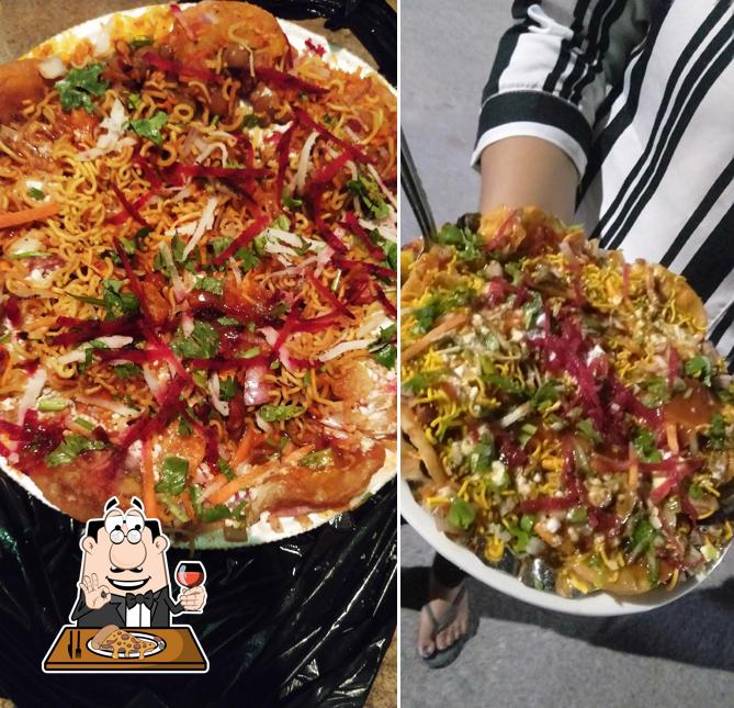 Try out pizza at Prince Chat Stall