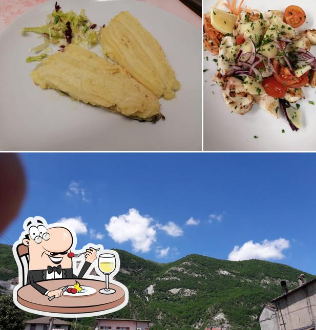 Guarda la foto che presenta la cibo e esterno di Ristorante Pizzeria Cambraia