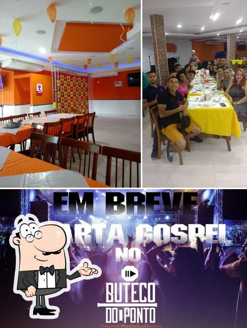 Sente em uma das mesas no Buteco do Ponto