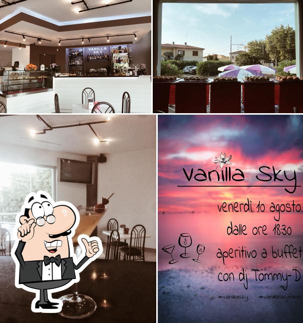 La immagine di interni e esterno da Vanilla Sky coffee & cocktails