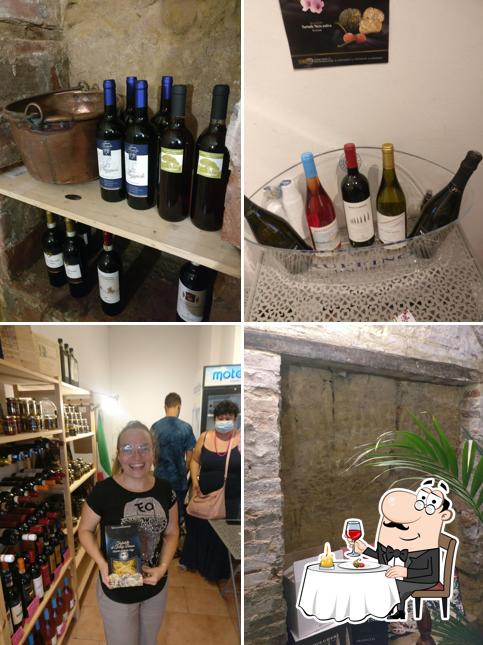 È gradevole bersi un bicchiere di vino a Pink Pepper