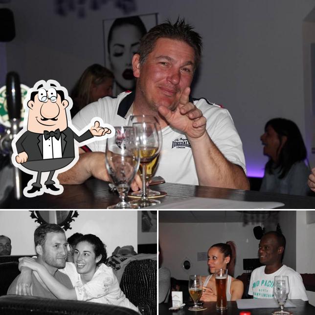 Gli interni di Second Life Bar