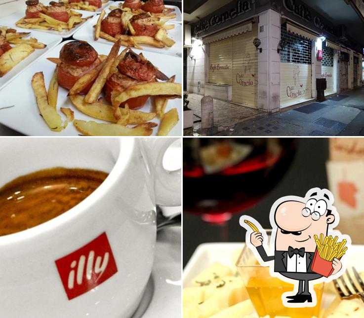 Ordina le patatine fritte a Caffè Cornelia