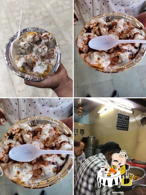 Dahi vada at Nand Chat Bhandar