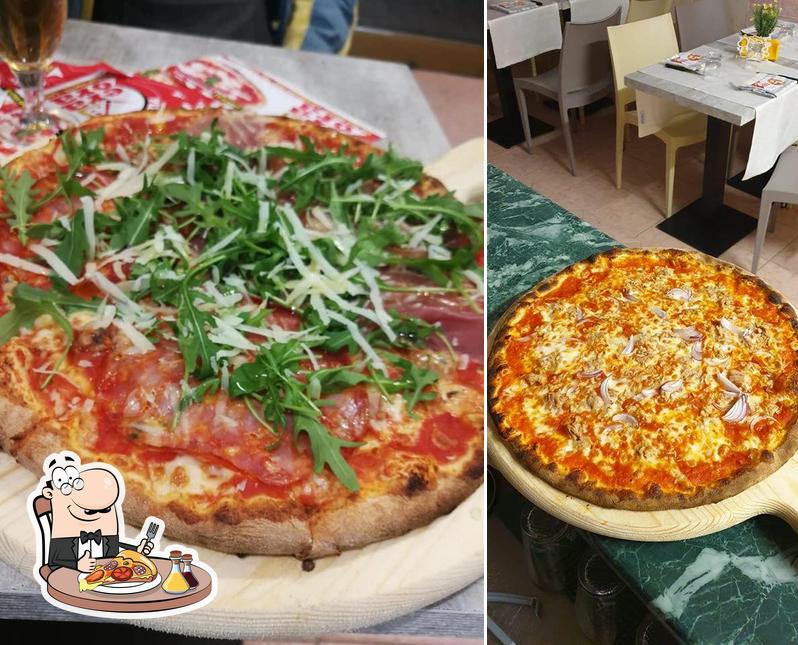 A Pizzeria Era Ora, puoi prenderti una bella pizza