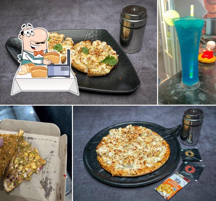 Garlic bread at Chai Sutta Bar Aerocity