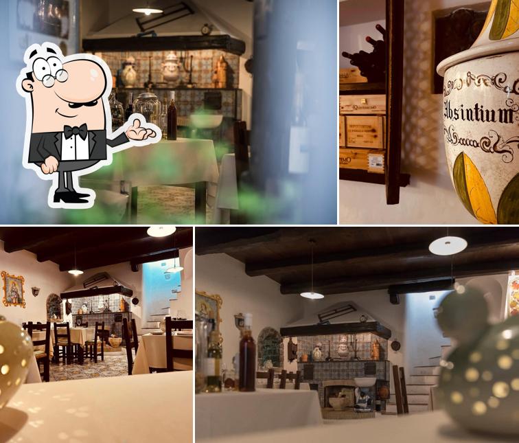 Siediti a un tavolo di Taverna Rovita